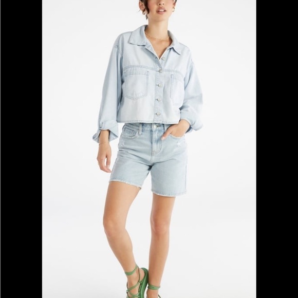 JUST FAB Denim Button Down Cropped Shirt - Size Medium - NWT - Picture 4 of 7